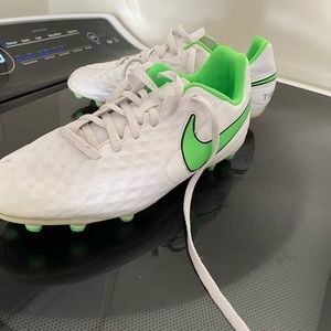 Nike size 6 Soccer Cleat